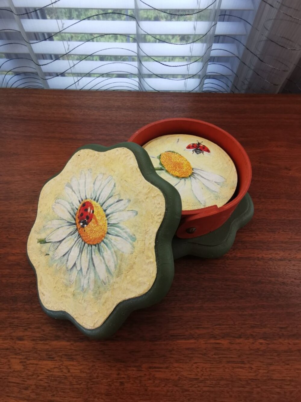 VTG Paper Mache Wood Coasters Caddy Set of 7, Ladybugs on Daisies, 7.75" signed